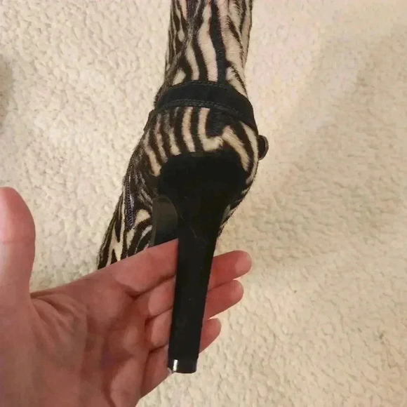 RARE VINTAGE Stuart Weitzman Zebra Print Ankle Boots, size 8 - Picture 7 of 15